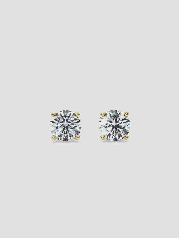 A rotating video of the Etoile earrings, showcasing the 0.5 carat lab-grown diamonds set in elegant 18k yellow gold. The diamonds sparkle beautifully from every angle, highlighting the classic four-prong design.